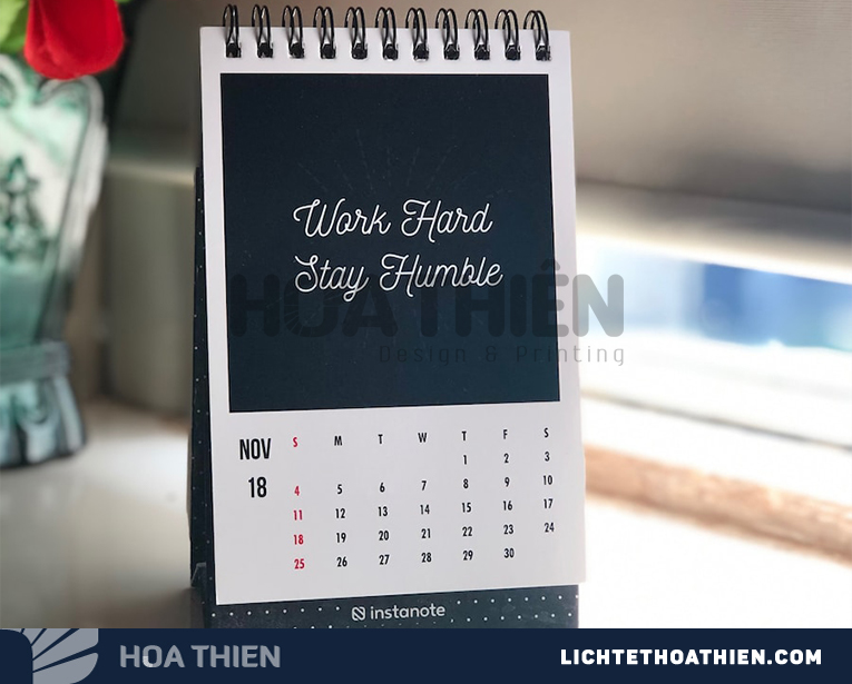 Đặt lịch để bàn 2025 theo yêu cầu